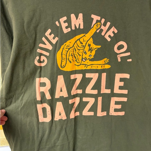 Lucy Jaynes Olive cat Graphic Tee - Picture 2 of 4